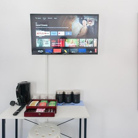 Wood Green Budget Rooms - Next To Mall & Metro Station - 10 Min To City Center London Bagian luar foto