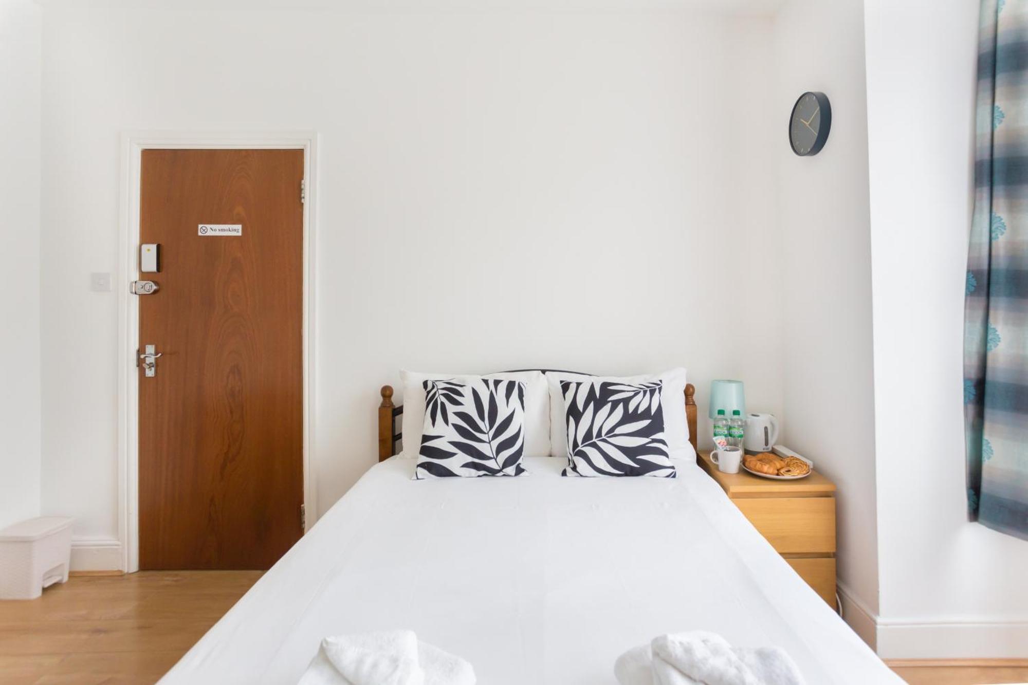 Wood Green Budget Rooms - Next To Mall & Metro Station - 10 Min To City Center London Bagian luar foto