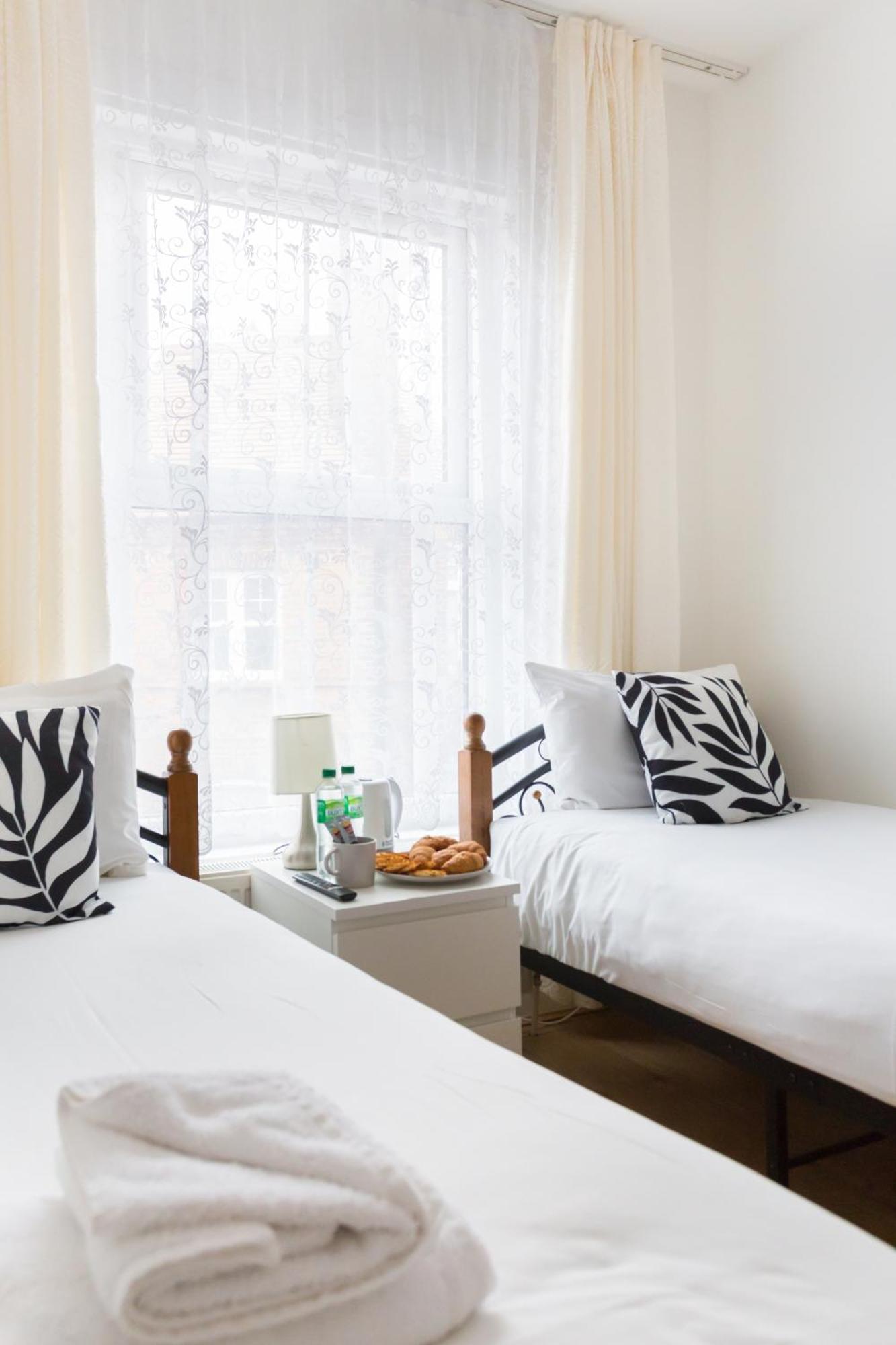 Wood Green Budget Rooms - Next To Mall & Metro Station - 10 Min To City Center London Bagian luar foto