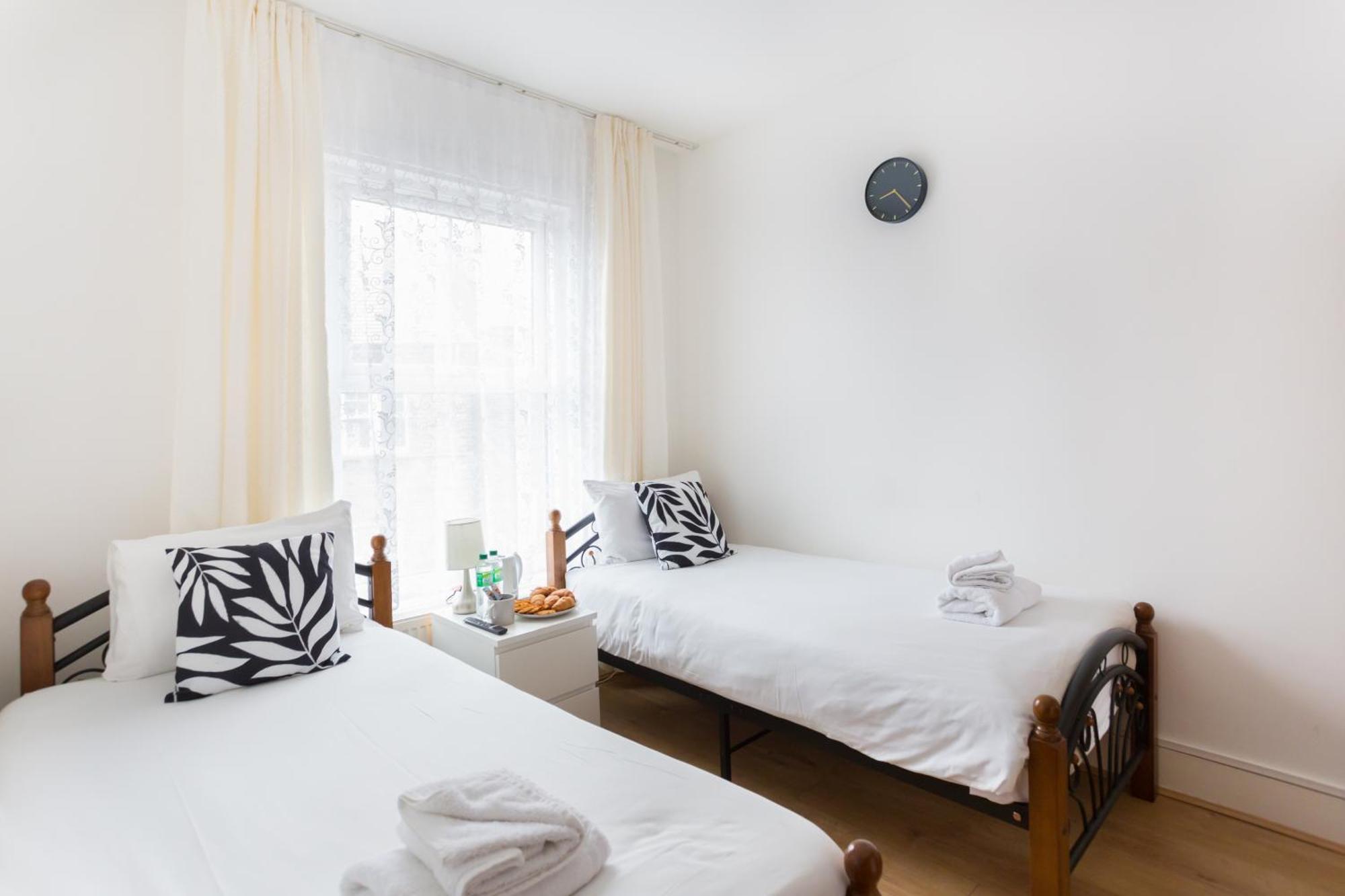 Wood Green Budget Rooms - Next To Mall & Metro Station - 10 Min To City Center London Bagian luar foto