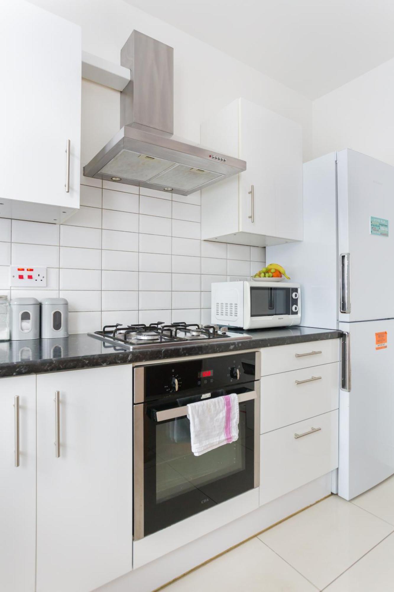 Wood Green Budget Rooms - Next To Mall & Metro Station - 10 Min To City Center London Bagian luar foto