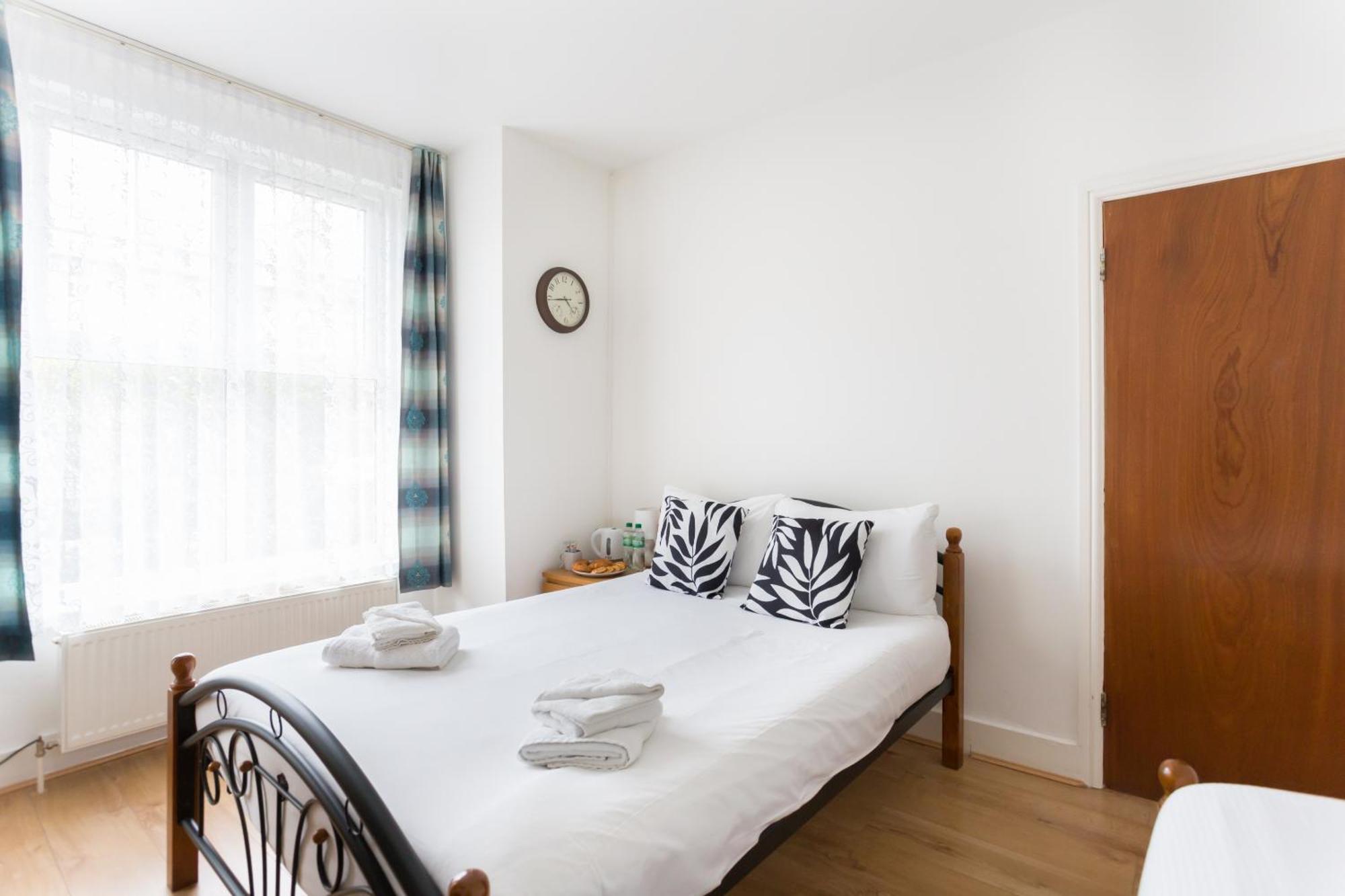 Wood Green Budget Rooms - Next To Mall & Metro Station - 10 Min To City Center London Bagian luar foto