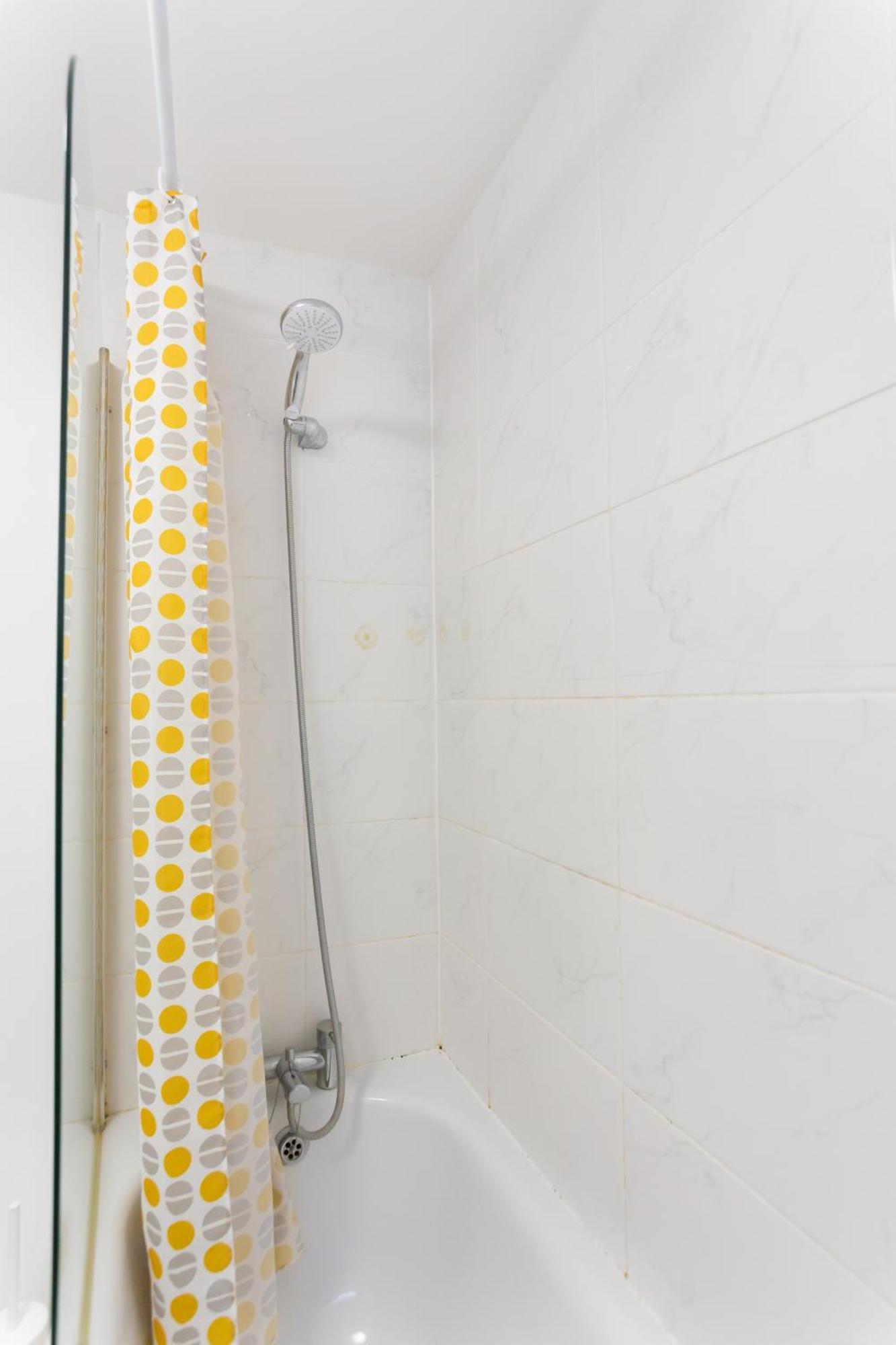 Wood Green Budget Rooms - Next To Mall & Metro Station - 10 Min To City Center London Bagian luar foto